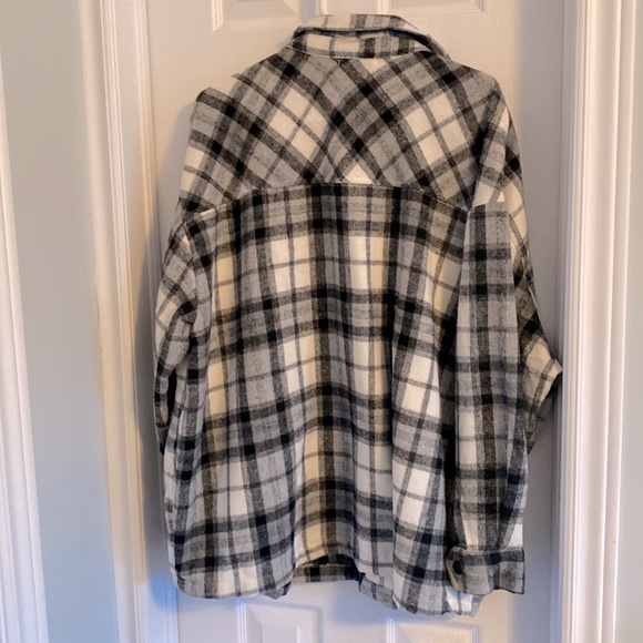 Plaid Shacket-size 2X - Picture 4 of 4